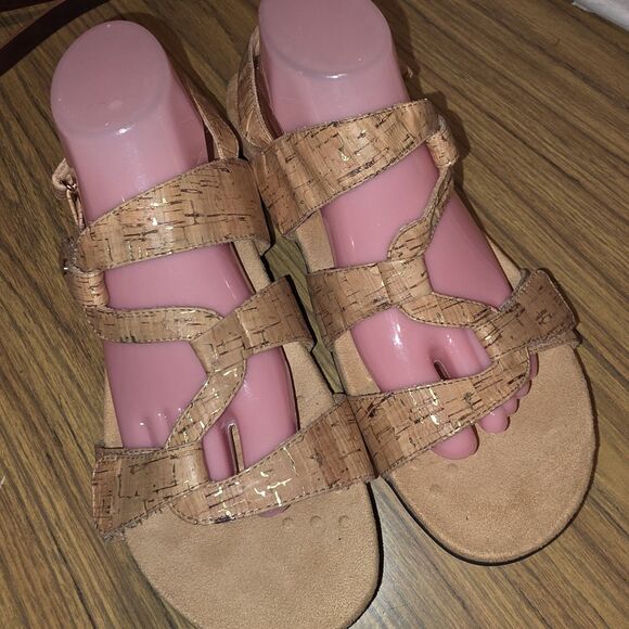 VIONIC 342PAROS Sz 10 Brown Tan Cork Look Pattern Boho Orthotic Travel Sandals - Picture 2 of 8